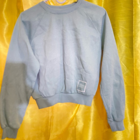 a light teal sweater - Picture 2 of 5